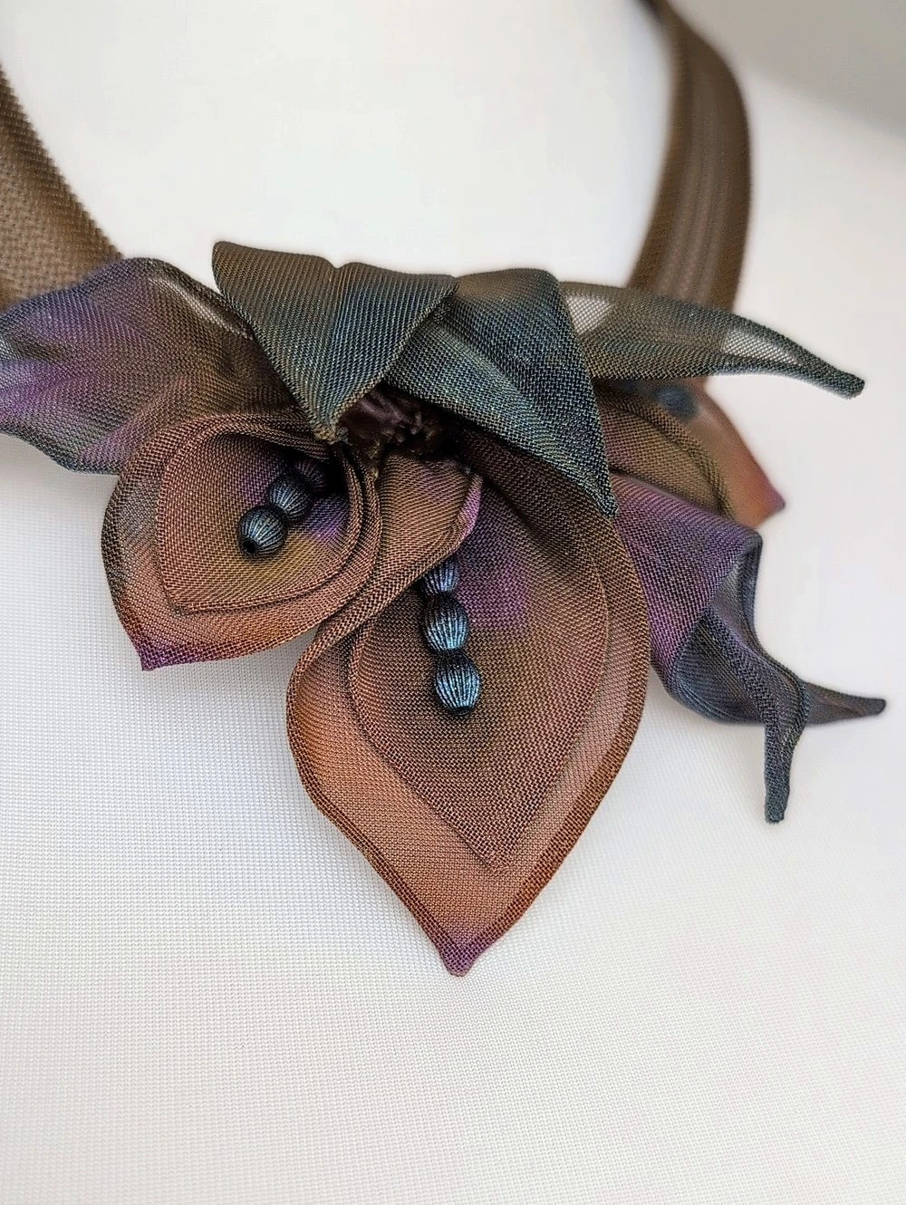 Sarah Cavender Metalworks Mesh Multi Petal Leaf Floral Statement Necklace - Picture 3 of 11